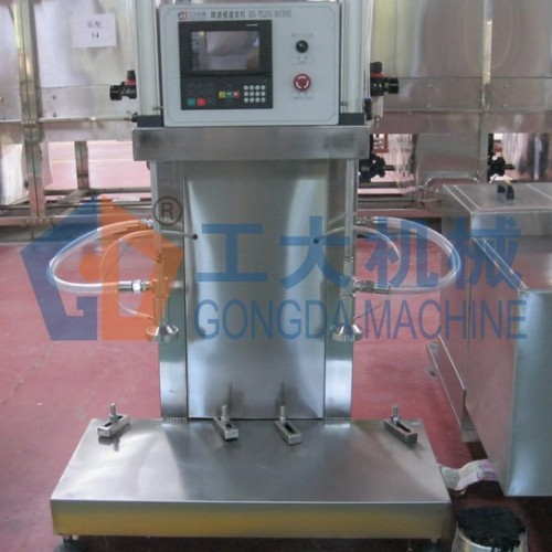 Beer keg filling machine